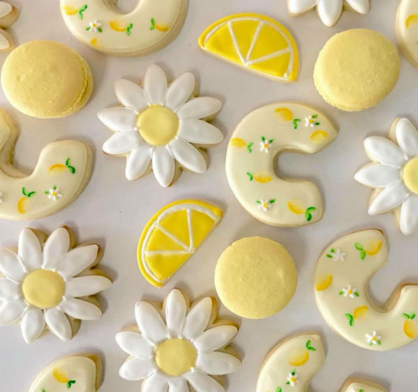 SUNSHiNE AND DAiSiES