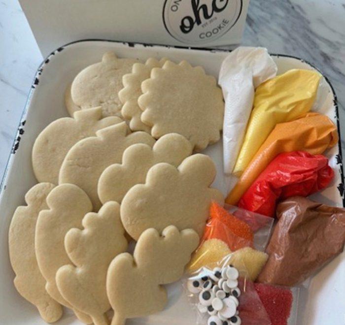HALLOWEEN DECORATING KIT